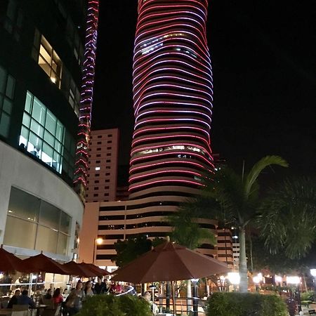 Luxury Suites River Front Гуаякуил Екстериор снимка