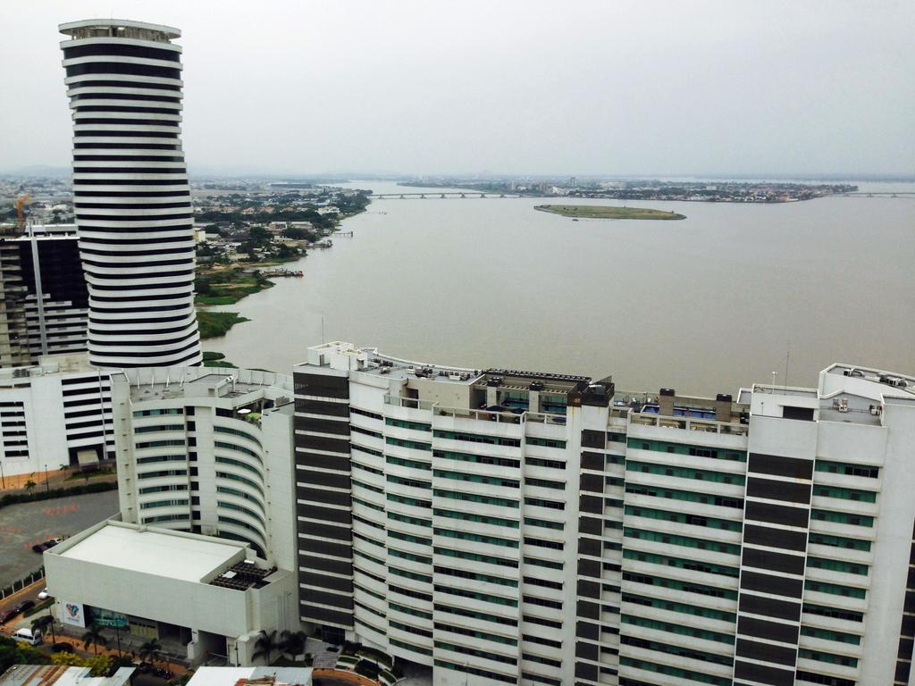 Luxury Suites River Front Гуаякуил Стая снимка